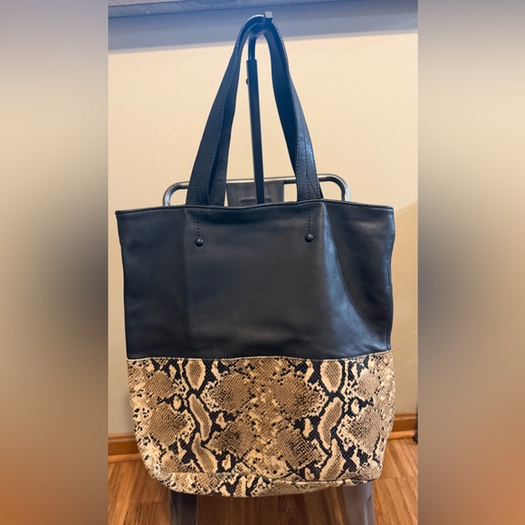 Ann Taylor Black Leather Snakeskin Print Tote Shoulder Bag Work Tote No Tassel - Picture 8 of 8